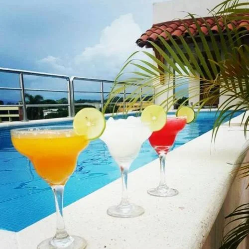 Gran variedad de licores y exquisita preparación de cocteles